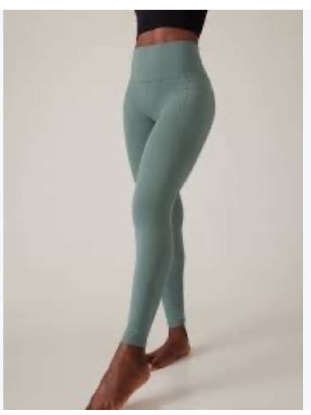 Athleta women’s medium, salutation stash pockets II , 7/8 tight legging